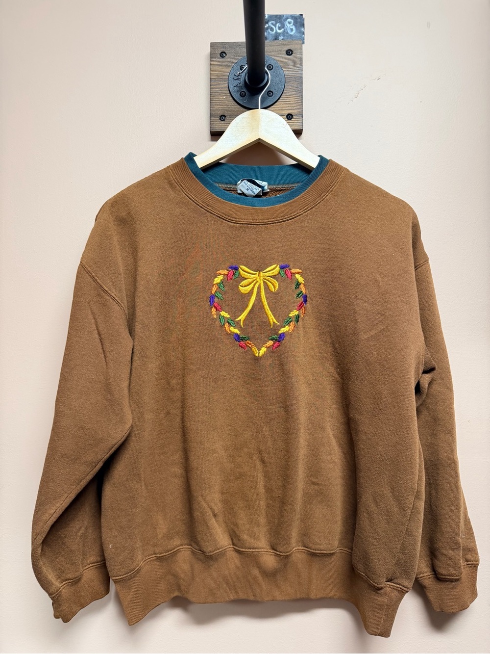 Vintage embroidered heart crewneck sweatshirt
